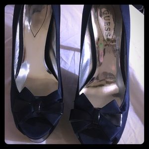 Guess Pumps